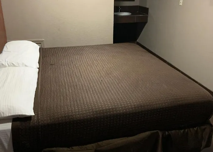 Royal Relax Motel Fairmont City